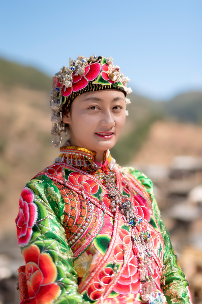 巍山彝族服饰 彩线织就的千年风华